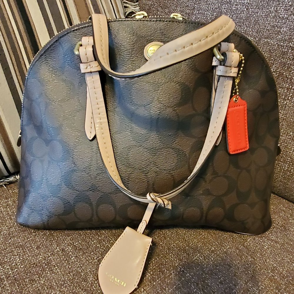EUC Coach Peyton Signature Cora Domed Satchel
